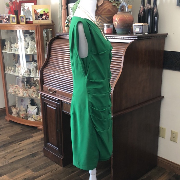 Express Sheath Dress Boldly in Green - Picture 12 of 16